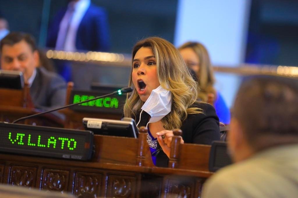 Diputada de ARENA pierde el control durante la Sesión Plenaria diputada-de-arena-pierde-el-control-durante-la-sesion-plenaria